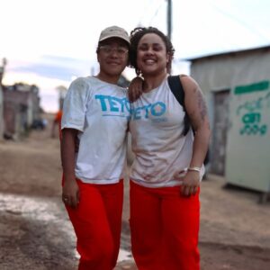 Vale kit construção pras voluntárias da TETO